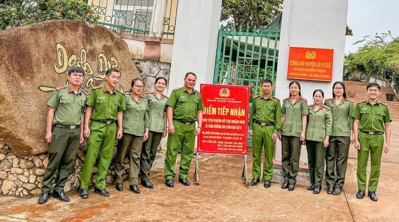 Công An huyện Ea H'Leo tổ chức Điểm tiếp nhận nhu yếu phẩm hỗ trợ Nhân dân các tỉnh phía Bắc bị thiệt hại do bão lũ gây ra
